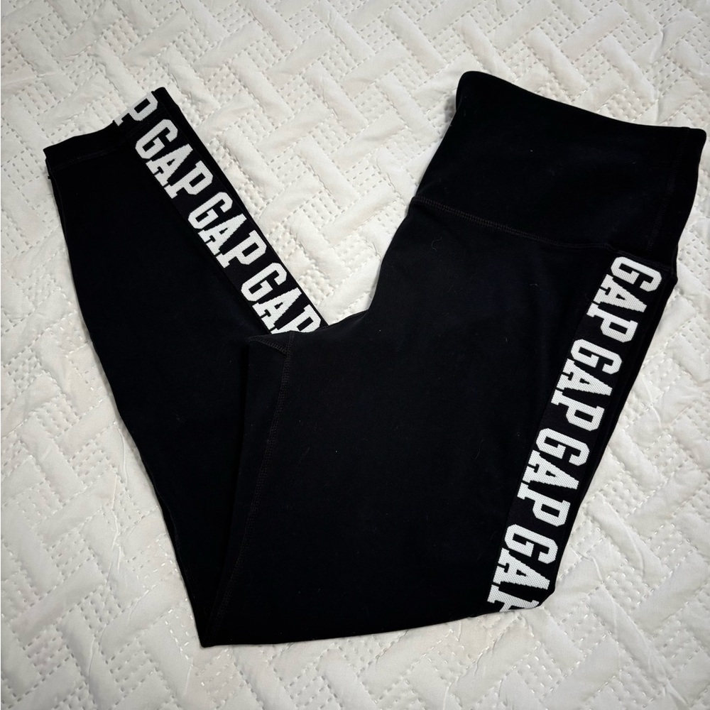 ❤️$10 SALE ❤️NWOT GAP Black Leggings with White Logo